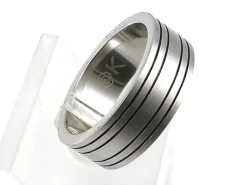 Anillo De Acero Inoxidable Con Lineas Negras