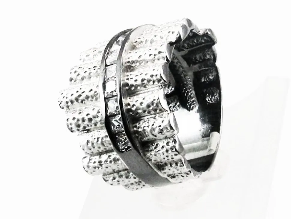 Anillo De Plata Y Rutenio Con Circonitas Blancas