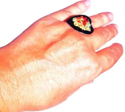 Anillo esmaltado al fuego con base de plata ajustable