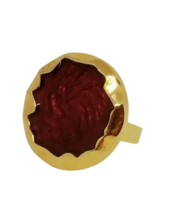 Anillo granate con reflejos