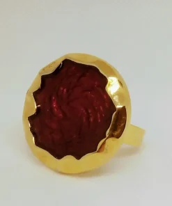 Anillo granate con reflejos