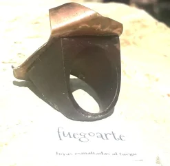 Anillo madera forma irregular con esmalte al fuego
