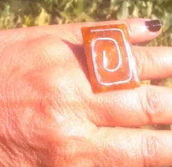 Anillo madera talla con esmalte al fuego