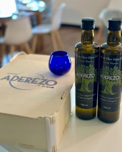 Caja de madera con 2 botellas de Aceite de 500 ml. y vaso de cata de AOVE oficial