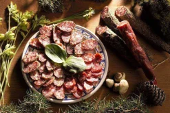 Outlet Montes Universales Chori-Fuet de Jabalí envasado al vacío (120g) [clásico, a la pimienta y a las finas hierbas]