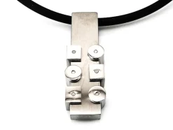 Colgante Acero Inox Cuadrados Y Circulos Con Caucho Negro