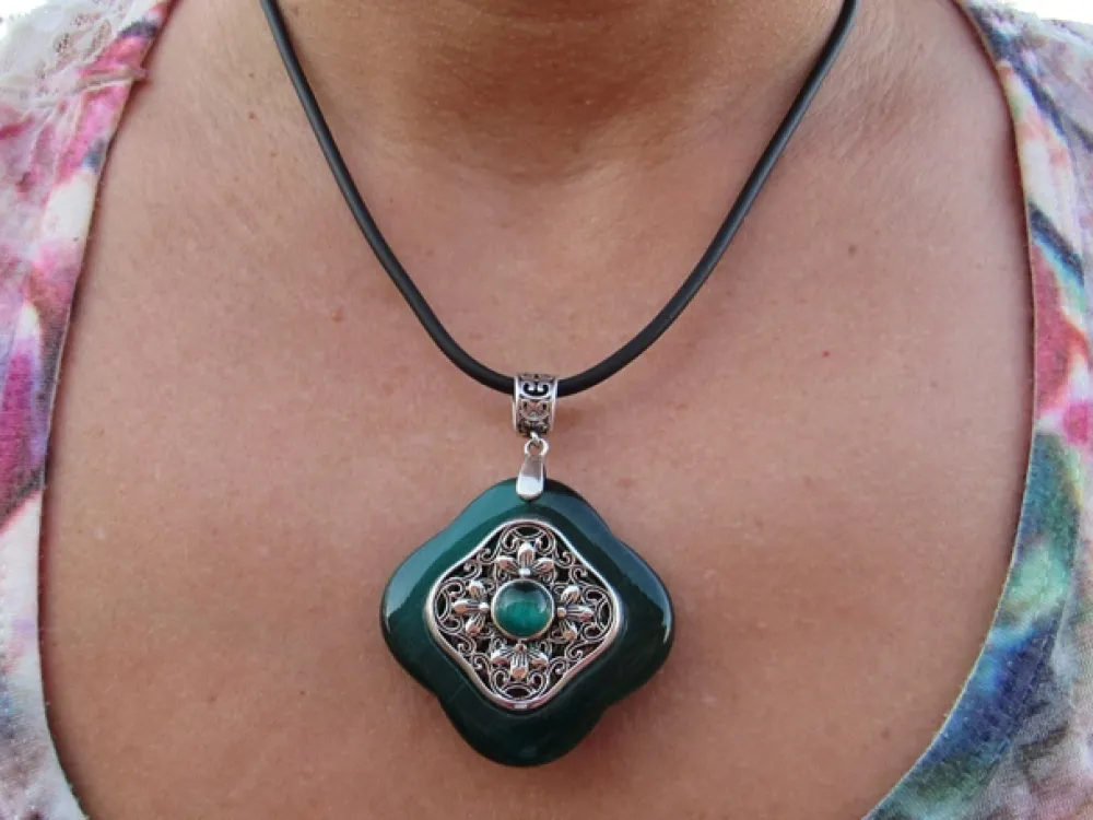 Sale Colgante De Plata Vieja Con Piedra Verde Ojo De Gato