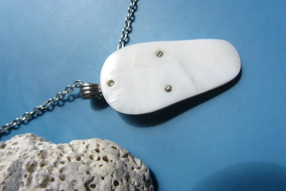 Che Carino Art Collar chancla de nácar