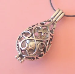 Sale Creatulote Collar Llamador de Ángeles con cascabel en forma de lágrima