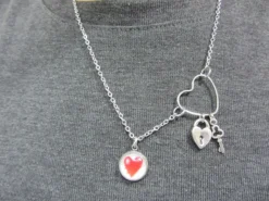 Online Che Carino Art Collar temática corazones