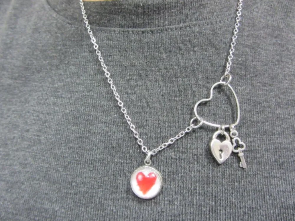 Online Che Carino Art Collar temática corazones