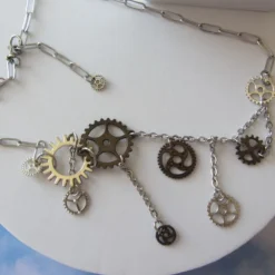 Che Carino Art Conjunto collar y pendientes -engranaje