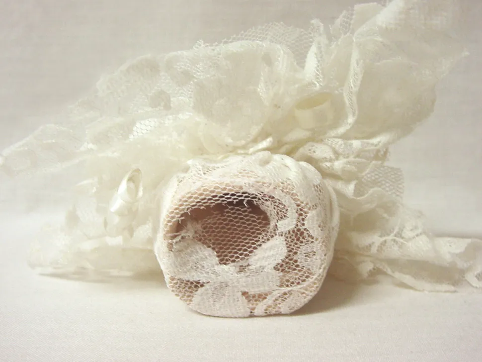 Figura Muñeca Cabeza Cerámica Hueca Puntilla Blanco