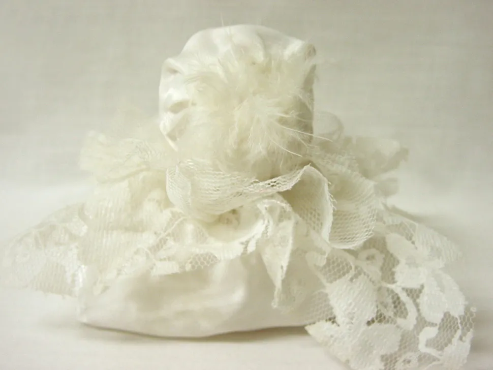 Figura Muñeca Cabeza Cerámica Hueca Puntilla Blanco