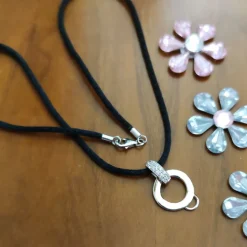 Gargantilla Con Strass Estilo Charms Con Cordon De Seda