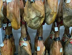 Jamón serrano Reserva Campeado 50% Duroc Quejara ( 7 - 7,5 Kg ) Ni dulce, ni salado, ni amargo ni ácido. “umami”