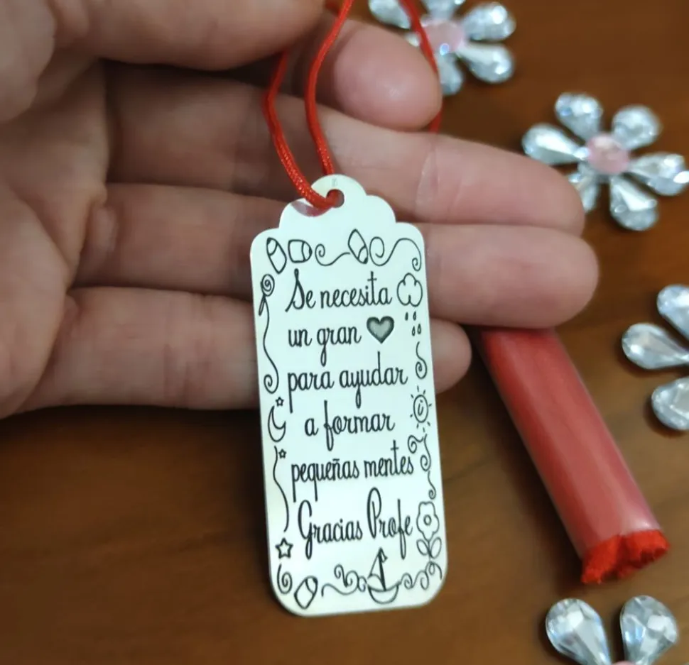 Marcapáginas En Plata Con Pompón Para Maestros