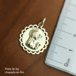 Medalla Virgen Niña En Plata De Ley Chapada 19 Mm.