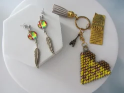 Pack llaveros corazón + pendientes multicolor