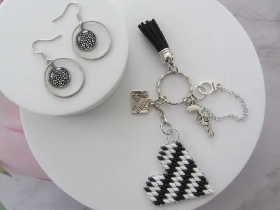 Pack llaveros corazón + pendientes multicolor