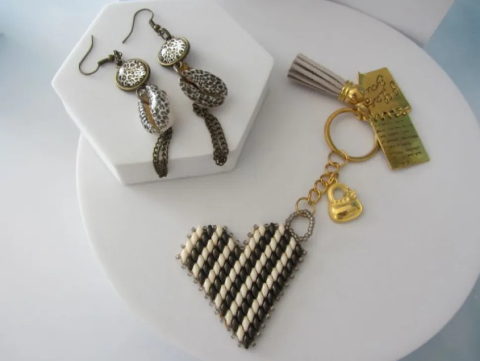 Pack llaveros corazón + pendientes multicolor