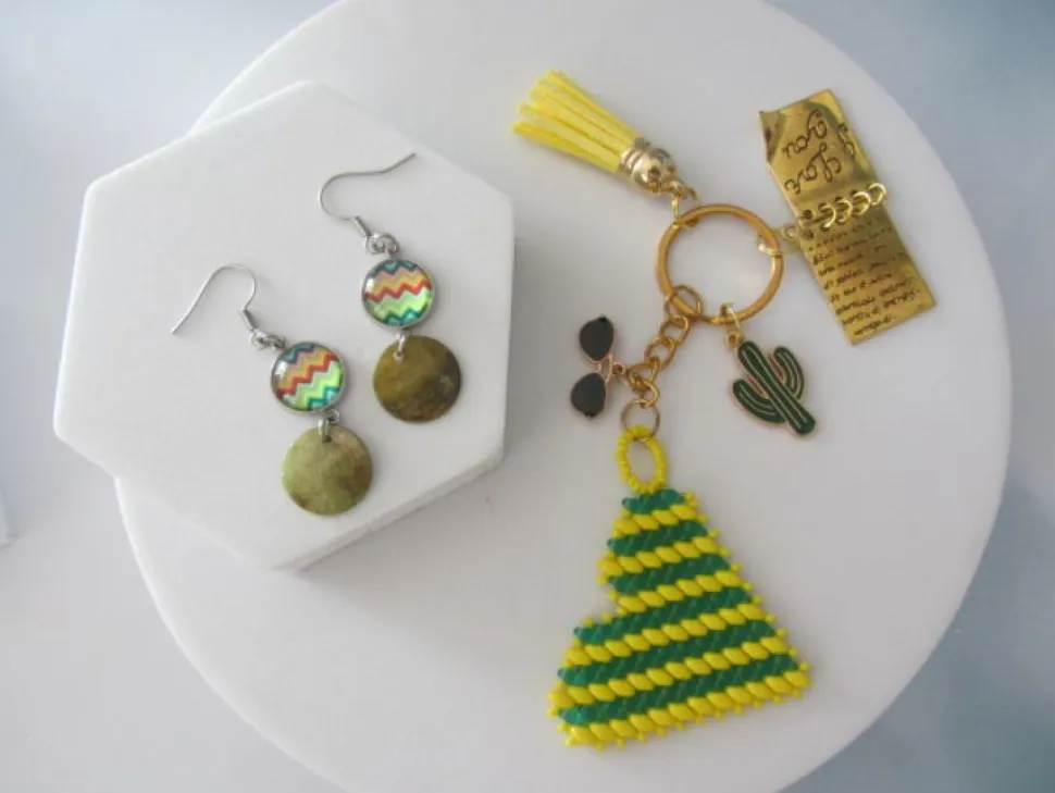 Pack llaveros corazón + pendientes multicolor