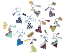 Pack llaveros corazón + pendientes multicolor