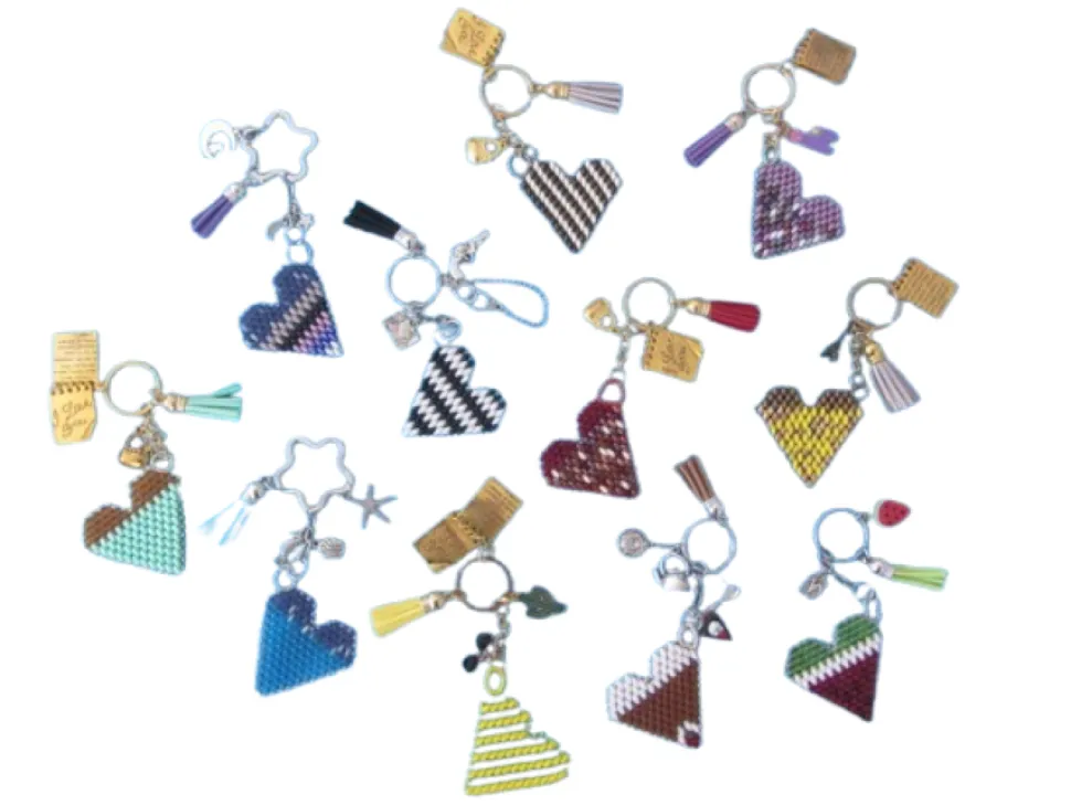 Pack llaveros corazón + pendientes multicolor