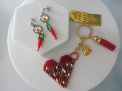 Pack llaveros corazón + pendientes multicolor
