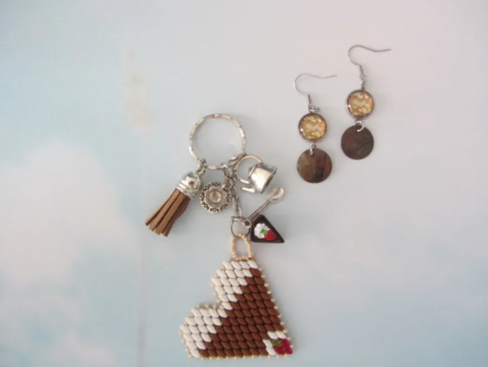 Pack llaveros corazón + pendientes multicolor