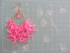 Pendientes acero con coral de rocallas y pez