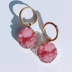 Pendientes Cristal Roca Fucsia. Acero Oro