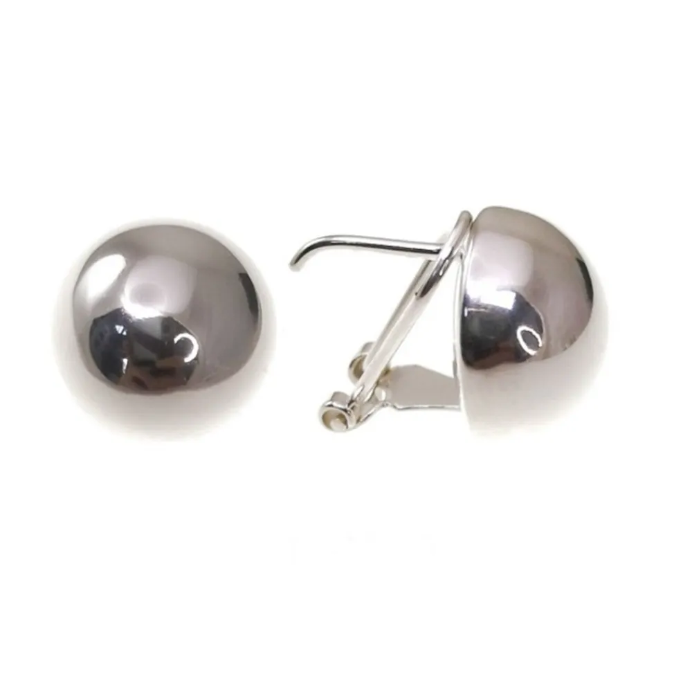 Clearance Pendientes En Plata De Ley Media Bola 16 Mm. Con Cierre Omega