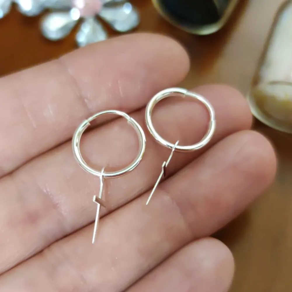 Clearance Pendientes Unisex De Aro Con Cruz Colgante De Plata 11 Mm.