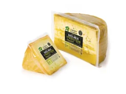 Pieza de 1/8 Queso de Mezcla Añejo con Aceite de Oliva