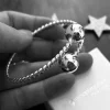 Pulsera Con Bolas De Plata De Ley Y Cuerpo Reliado