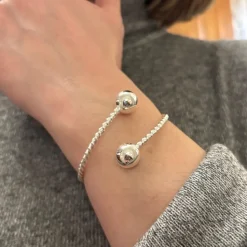 Pulsera Con Bolas De Plata De Ley Y Cuerpo Reliado