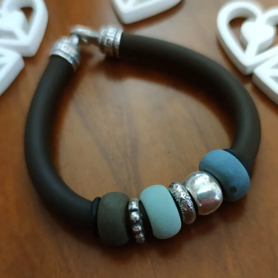 Pulsera De Caucho Con Plata Y Resina Chico