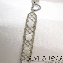 Pulsera de Encaje de Bolillos Corazón con Flores