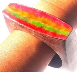 Pulsera de madera con esmalte al fuego