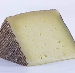 1/2 Queso Curado de Oveja Viejo Artesano 