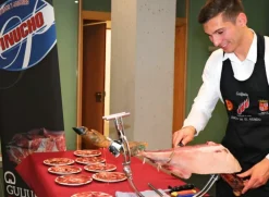Ración. Plato de Jamón de Bellota 100 % Ibérico Cortado a Cuchillo